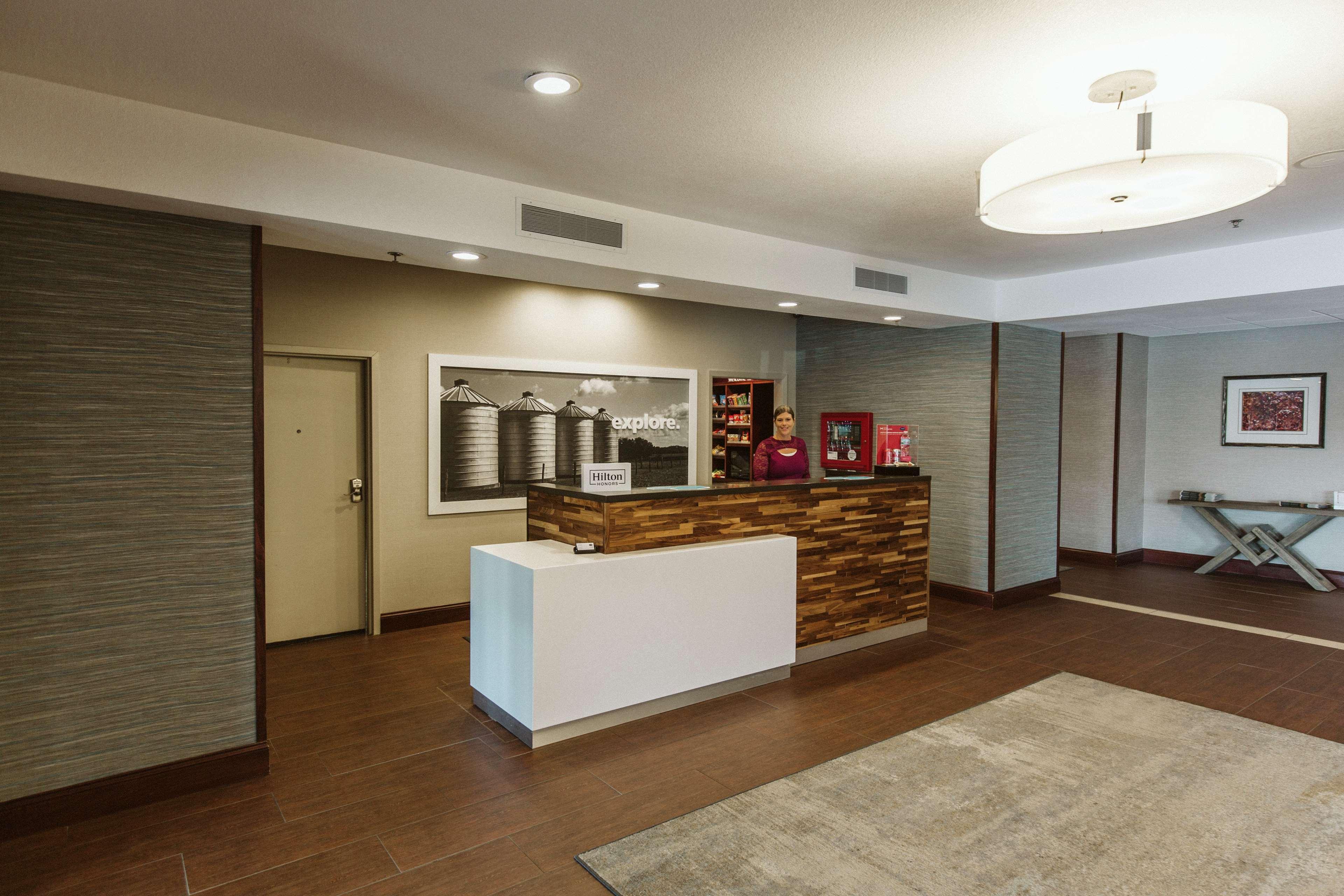 Hampton Inn Bismarck Exteriér fotografie